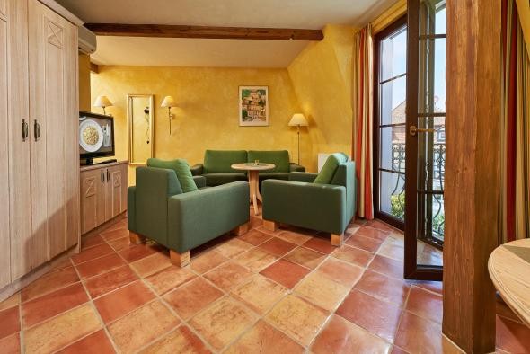 bild5hotel Hotelzimmer mit Sofa