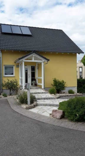 Außenansicht vom Gästehaus Claudia, gelbes Haus Außenansicht vom Gästehaus Claudia, gelbes Haus