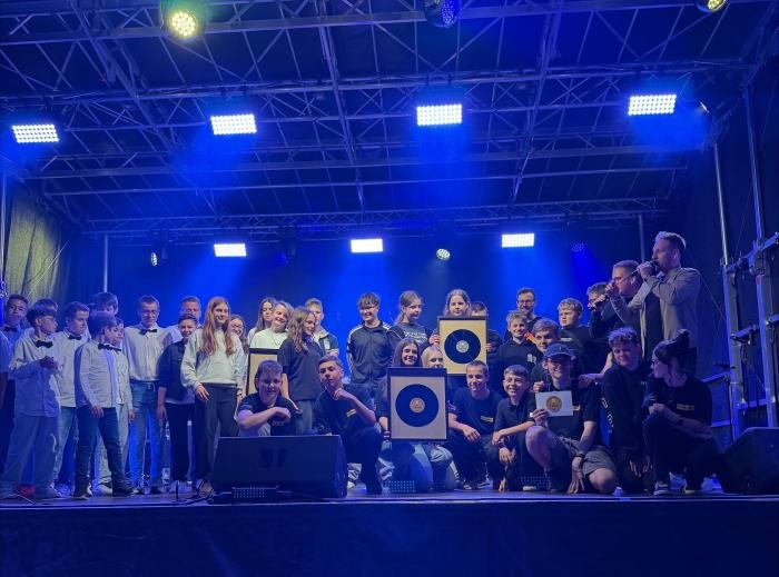 Schülerband-Contest Alle teilnehmenden Bands auf der Bühne