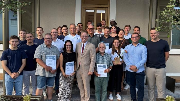 Dankeschön-Abend 2026 Gruppenbild der Geehrten mit dem Bürgermeister Dankeschön-Abend 2026 Gruppenbild der Geehrten mit dem Bürgermeister